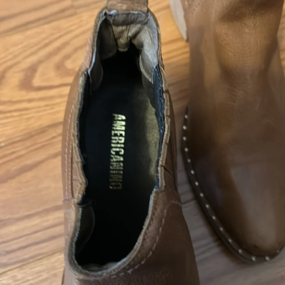 Boots - Picture 2 of 10